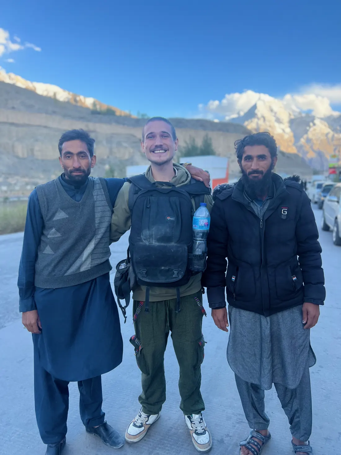 Josua mit Einheimischen im Norden Pakistans